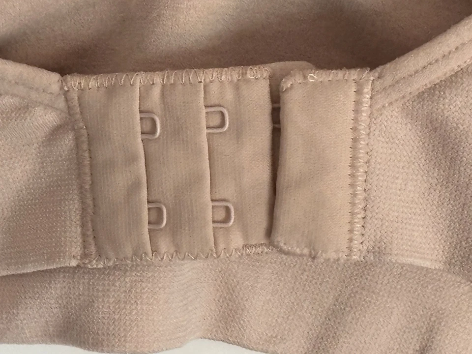 DKNY Large Beige Removable Pads /No Pads Wirefree Seamless Bra Backclose - Image 2 of 4