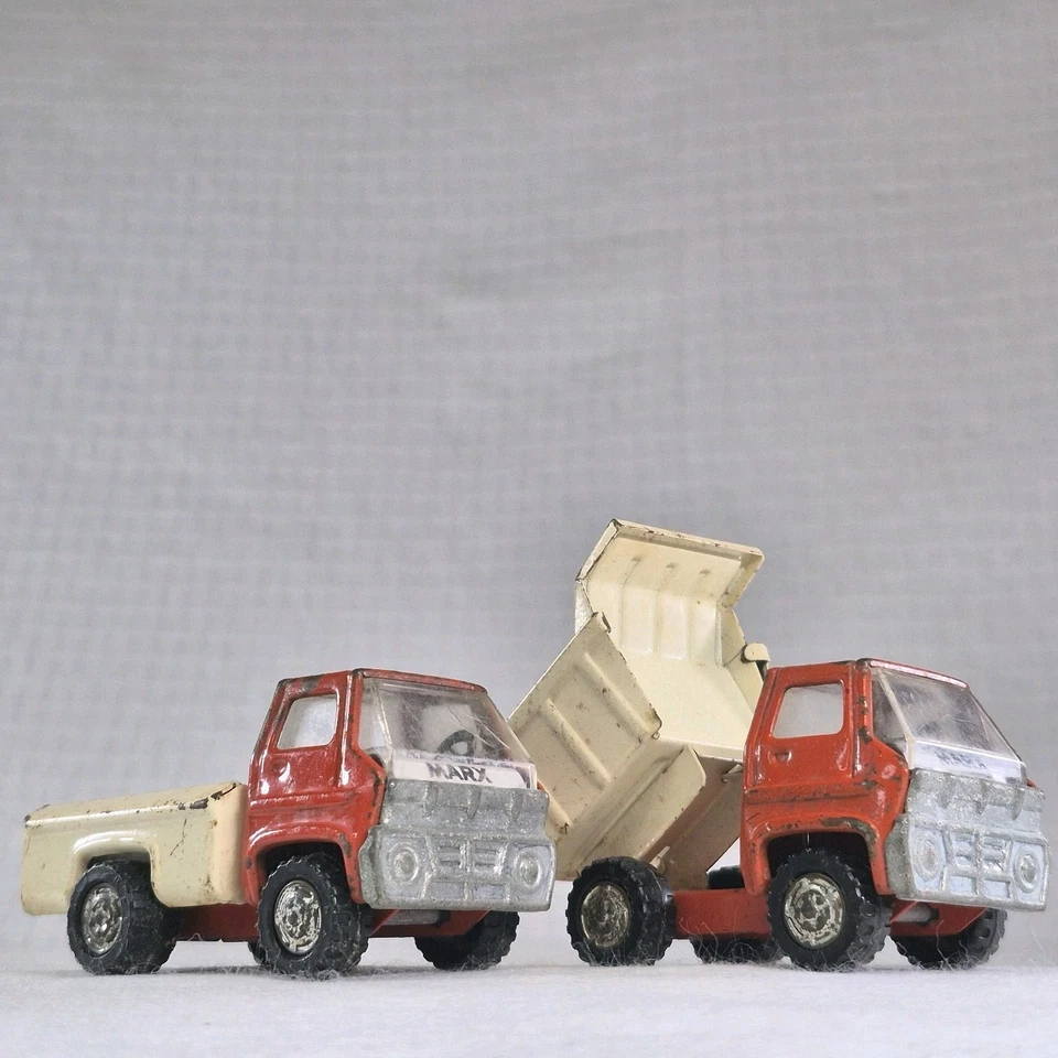 Camioneta de volteo y camioneta vintage de juguetes Marx rojos y blancos juguetes de metal nostálgicos Foto 3 de 4