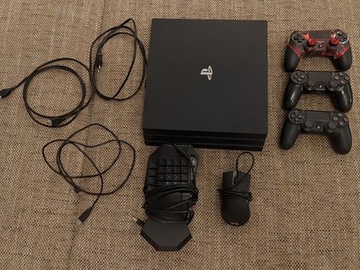 PlayStation PS 4 Pro, 1 TB, 3 Dualshock-Controller, Tastatur, Maus