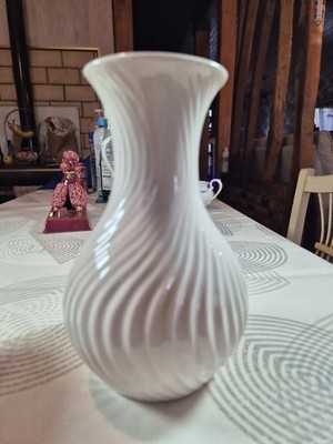 Deko weiße Vase 19 cm - modernes Twisted Design - Top Zustand