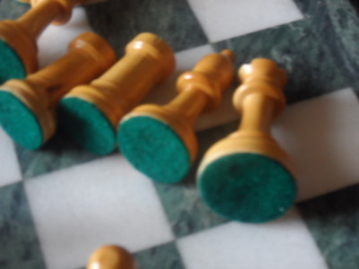 Jeu D'échecs Prestigieux XXe - Onyx Et Bois Sculpté, Thème Animaux, Fabrication Française