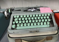 Macchina da Scrivere -"Hermes Baby"