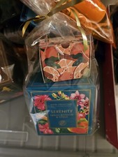 THE BODY SHOP - SPICED ORANGE BATH BOMB 50g & Serenity Candle