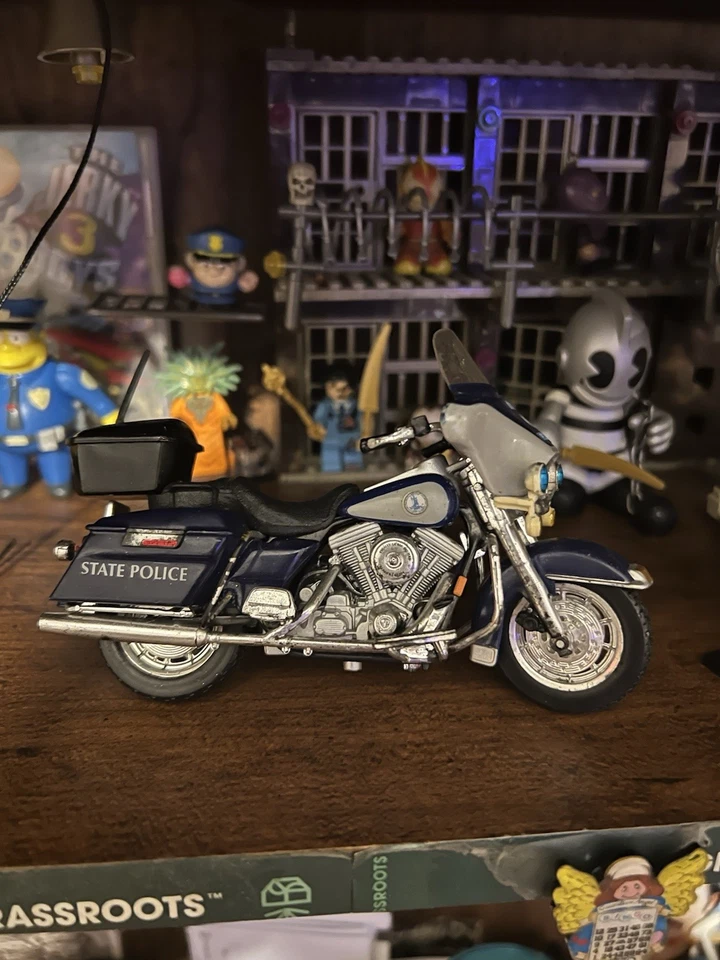 Lote de 4 motocicletas diferentes da delegacia de polícia Maisto - Imagem 2 de 4