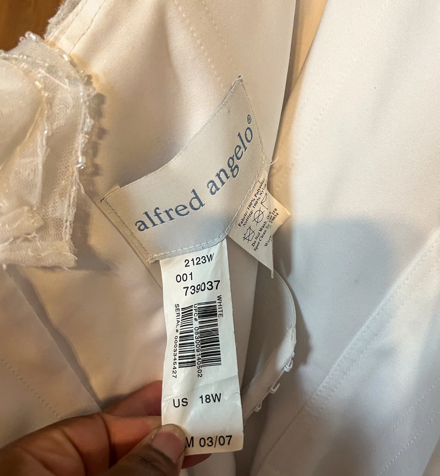 Alfred Angelo 2123W Wedding Dress 18W + Veil – Lace, Beaded, Tiered Organza - Image 3 of 4