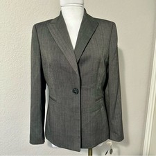 Kasper Gray Blazer with Notched Lapels and Tailored Fit