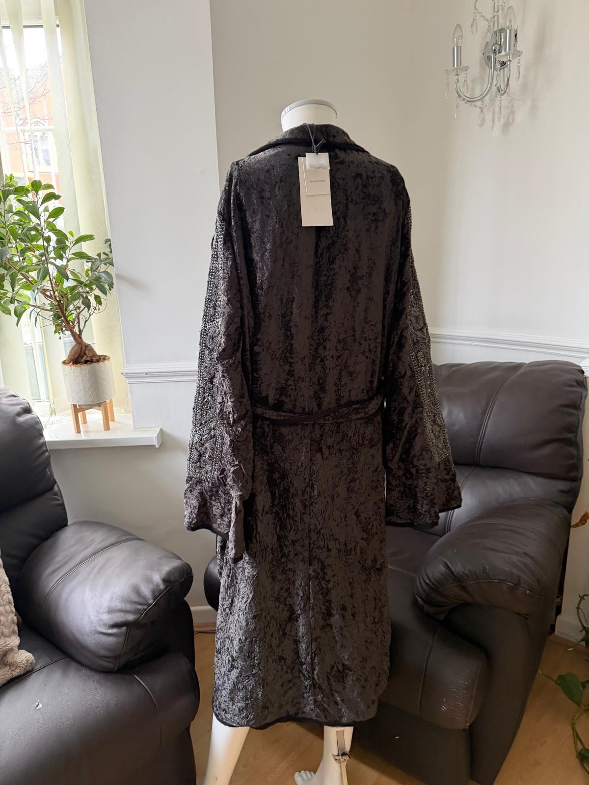 ZW COLLECTION LIMITED EDITION EMBROIDERED VELVETKIMONO image 8