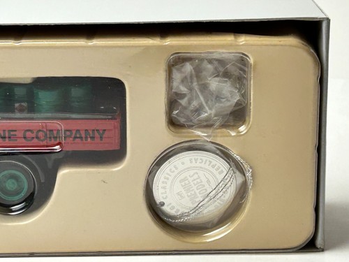 Corgi 52902 Diamond T Truck with Oil Drums 1:50 Scale with Box - Picture 11 of 24