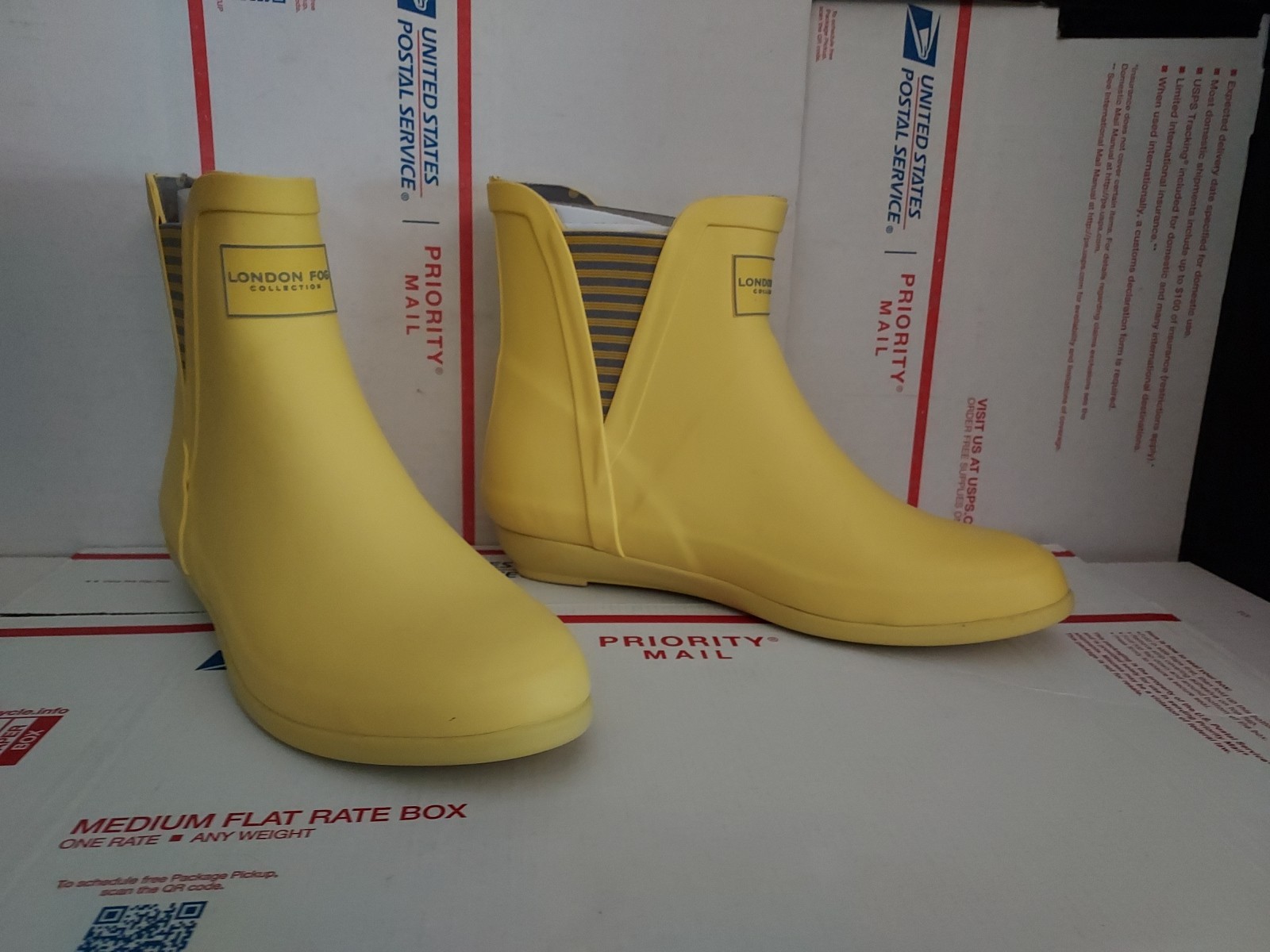 London Fog Piccadilly Womens Yellow Rain Boots Size 7M Waterproof Comfortable T6-image