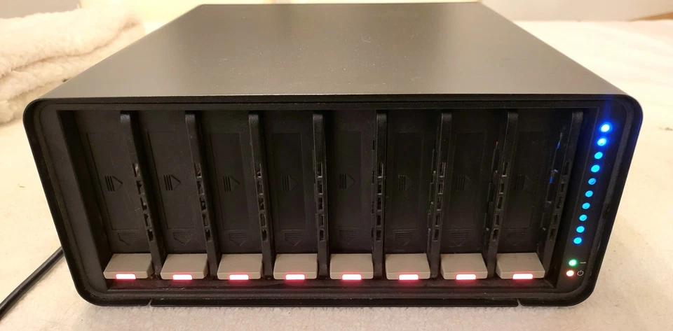 Drobo PRO DRPR1-A 8-Bay Storage Array SAN/NAS Powers On *Video *No Hard Drives - Image 4 of 4