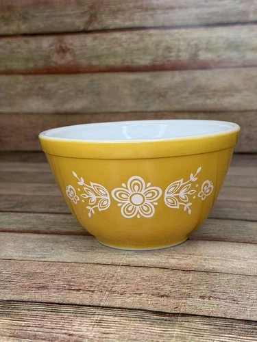 Vintage Pyrex Butterfly Flower Gold 1 ½ Pint #401 Mixing Nesting Bowl