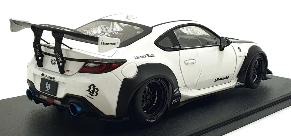 Solido 1/18 Scale Diecast S1813602 - 2024 Toyota GR86 w/LBW Kit - Pearl White - Image 2 of 4