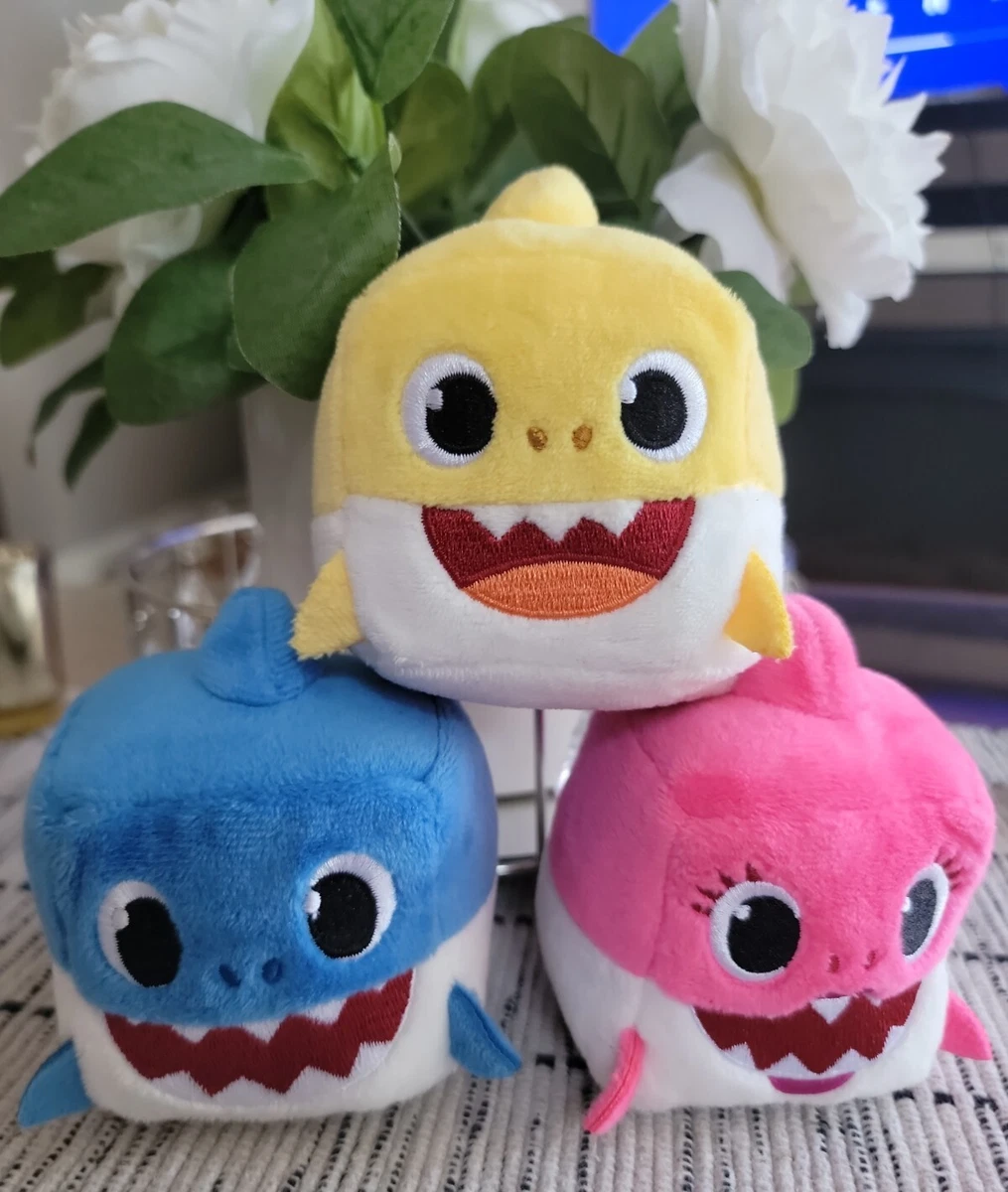 Baby Shark Peluche Cube rose