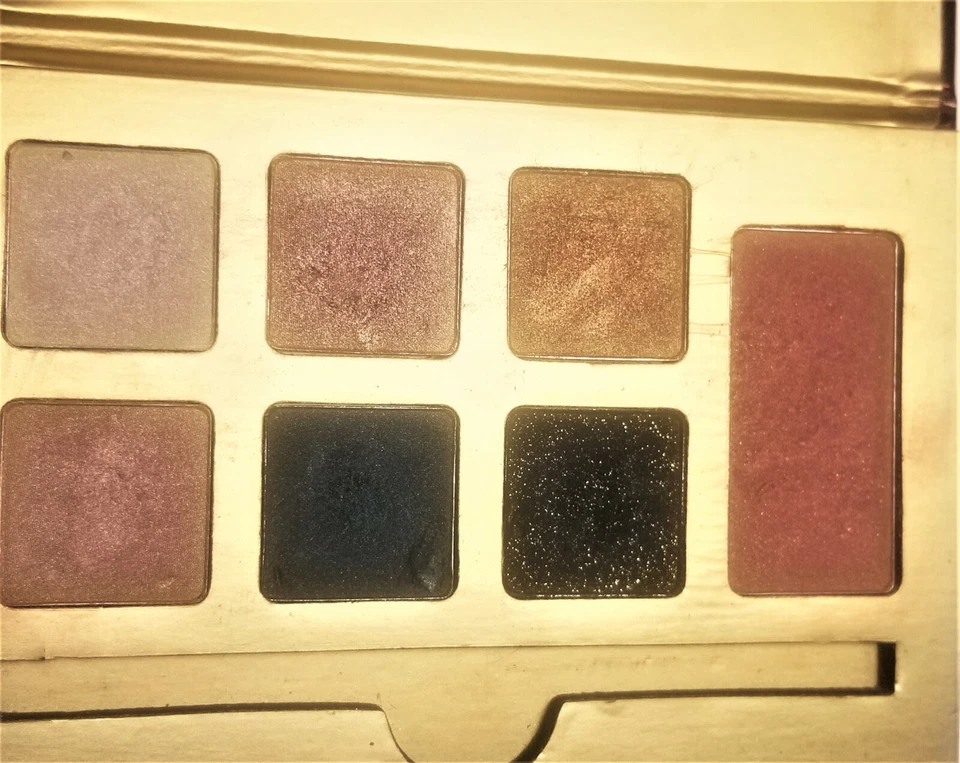 Juego de sombras de ojos Lorac SOCIAL BEAUTYFLY 6 colores, polvo perfeccionador y rubor natural Foto 3 de 4