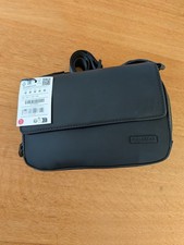 Pull & Bear Gummierte Umhängetasche Schwarz Gr. M NEU