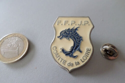 gros Pin S broche Badge FFPJP COMITÉ DE LA LOIRE petanque jeu provincaux poisson - Foto 1 di 2