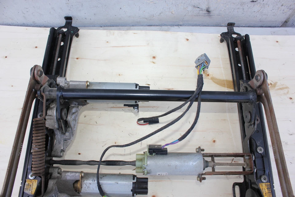 99-04 VOLVO S80 Passenger Front Right Seat Track Motor Fram - Image 3 of 4