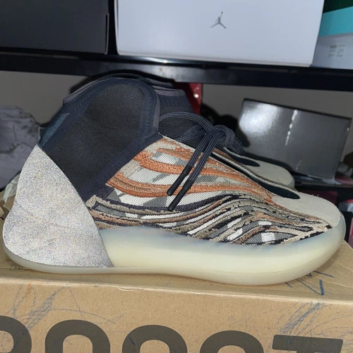 adidas Yeezy QNTM Flash Orange New SIZE 10 NO DEFECTS, BOX IS COLORED ON.