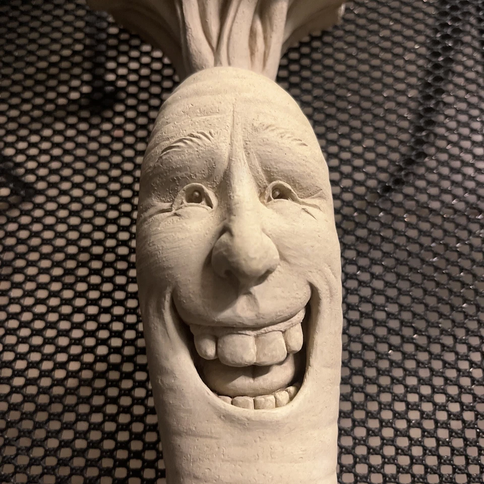 CARRUTH Studio Carrot Anthropomorphic Cement Bunny Bait Garden Wall Art 2005 - Image 2 of 4