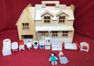 melissa & doug fold & go dollhouse