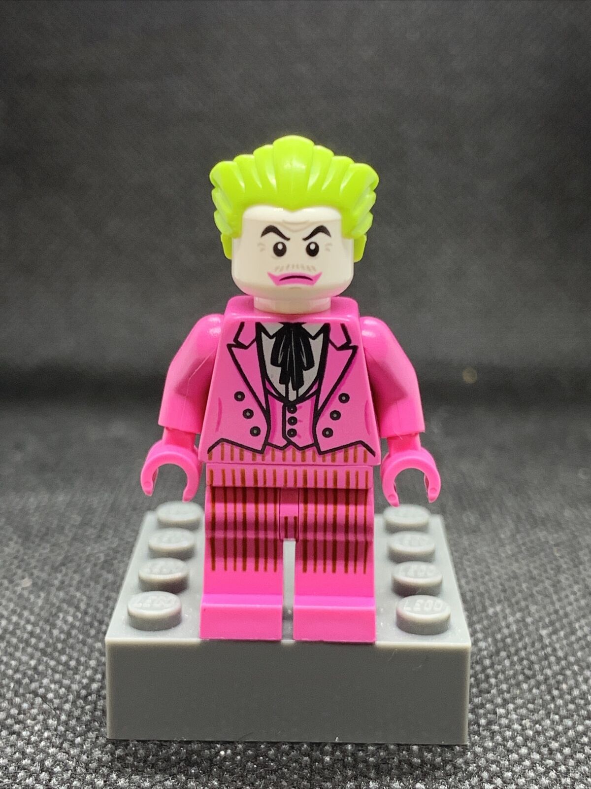 NEW LEGO DC Super Heroes The Joker Minifigure Pink Suit Classic Batman Series