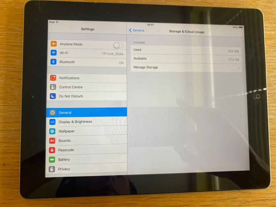 Apple iPad 2 - 32GB Silver, Wifi and Bluetooth - Image 4 of 4