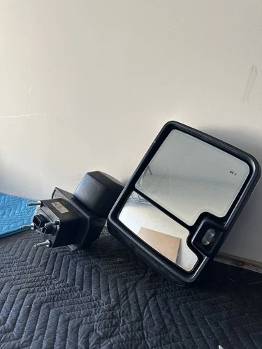 2020-2023 CHEVROLET SILVERADO 2500 3500 HD SIDE MIRROR OEM RIGHT PASSENGER SIDE
