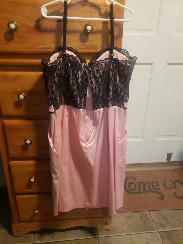 Pink And Black Lace Mini Dress With Pockets Size 5 - Image 2 of 3