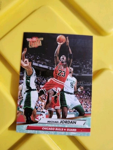 1992-93 MICHAEL JORDAN Chicago Bulls Fleer Ultra card #27.
