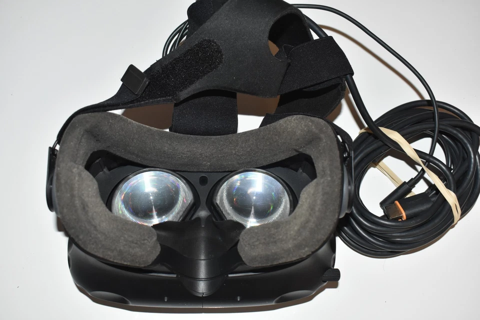 HTC Vive VR Virtual Reality Headset w/Base Stations, Controllers, Power & Cables - Image 3 of 4