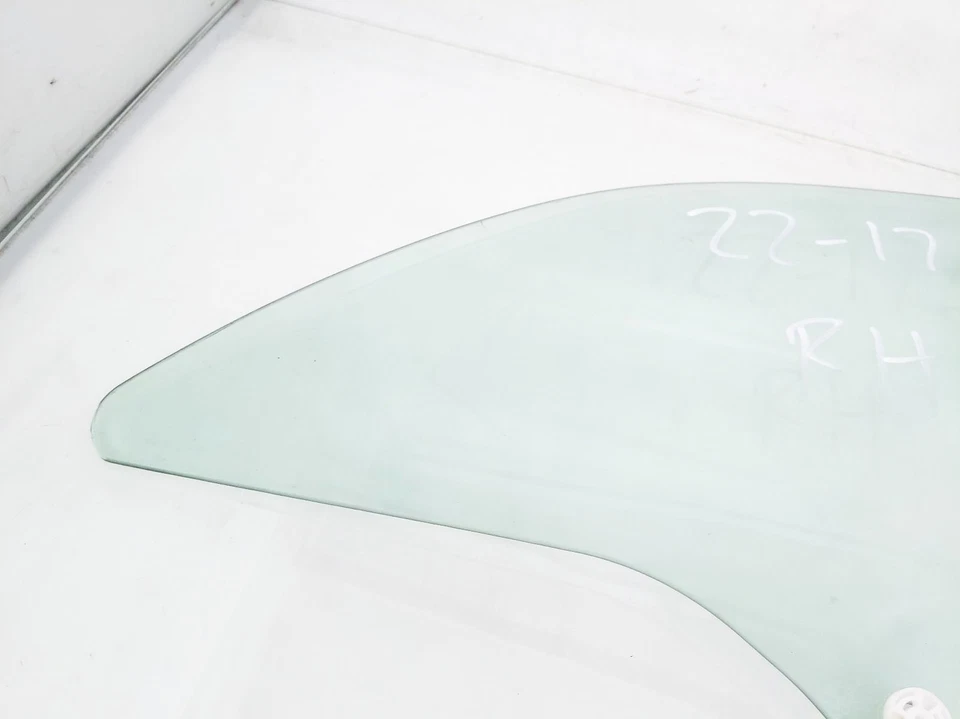 06-09 Mercedes-Benz Clk350 Convertible Rear Passenger Right Quarter Window Glass - Image 4 of 4