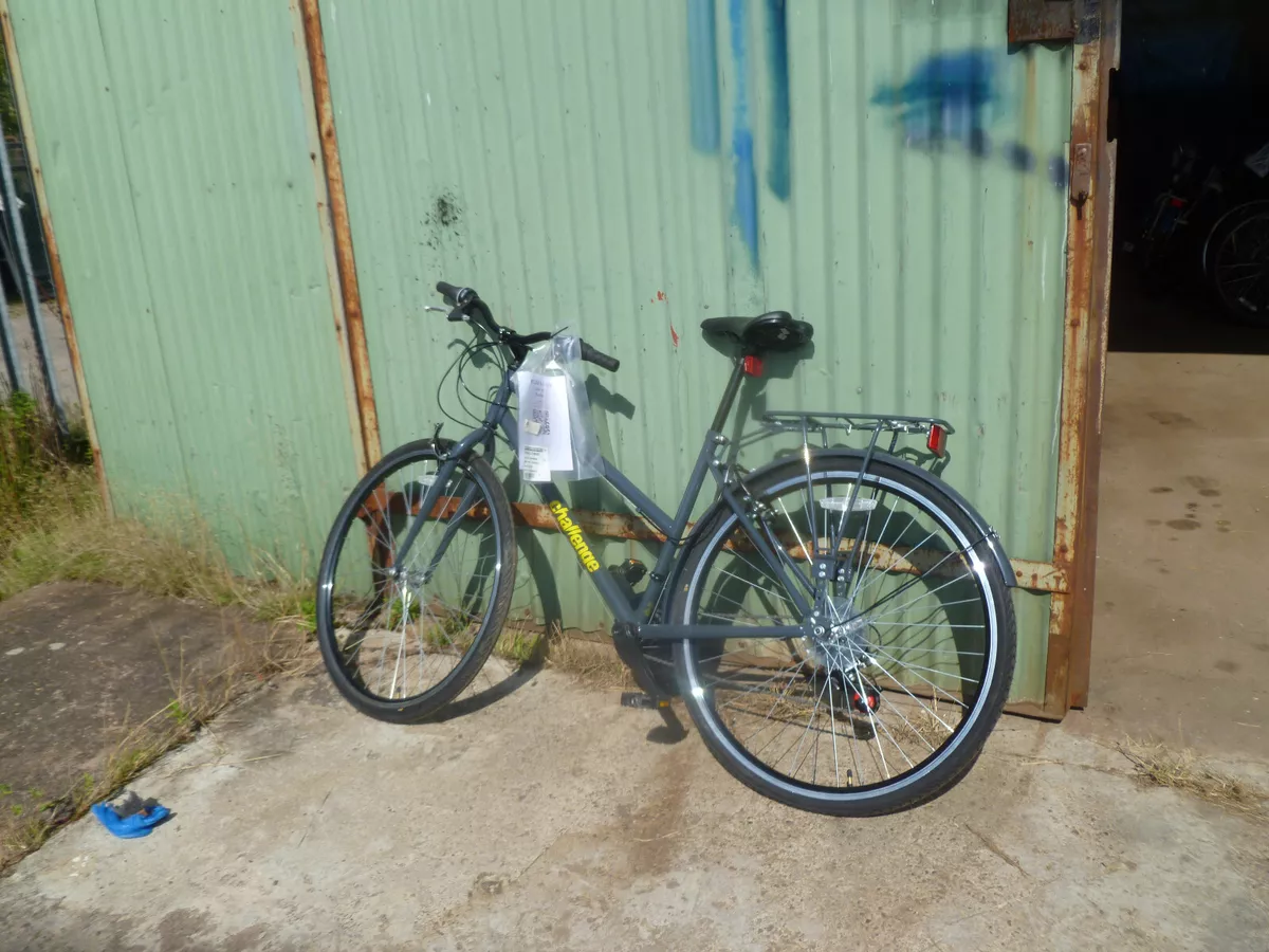 24 women's hybrid shop bike