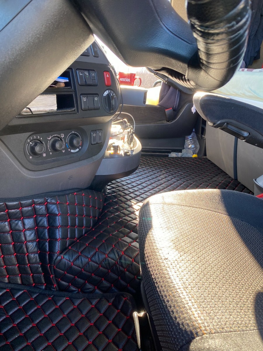 Schwarz Fußmatten LUX für Daf 106 XF Interieur Zubehör LKW Tunnel  Dekoration