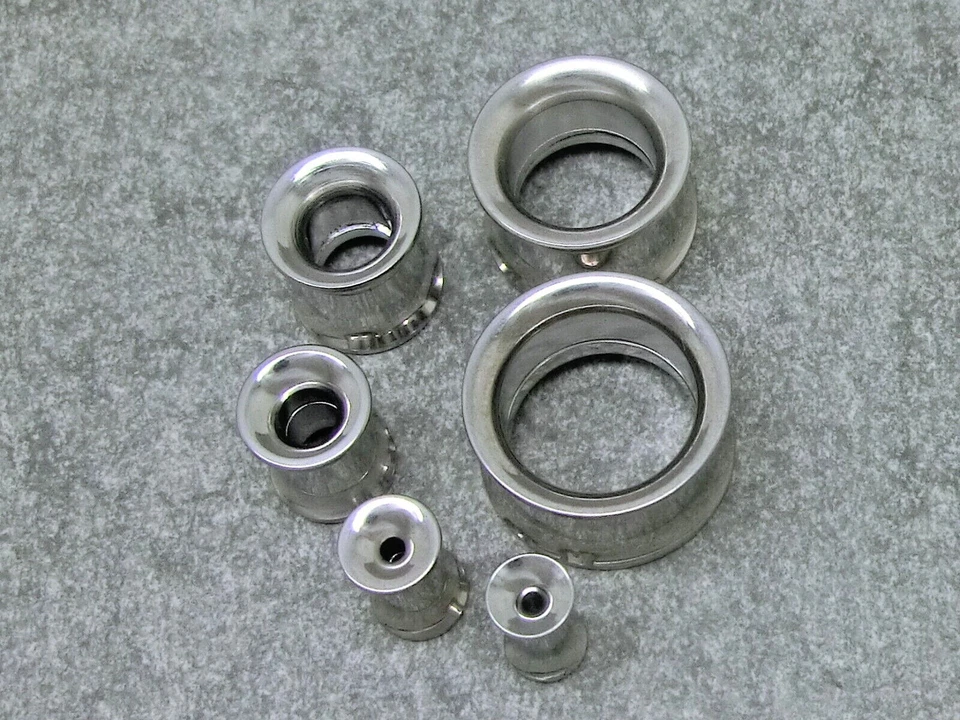 Flesh Vite Tunnel Ear Plug Acciaio Inox 2,5mm - 16mm Color Argento Orecchio - Immagine 3 di 4