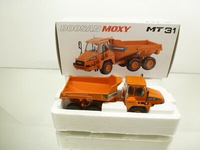 NZG 820 DOOSAN MOXY MT31 ARTICULATED DUMP TRUCK RARE - ORANGE 1:50 - GOOD IN BOX