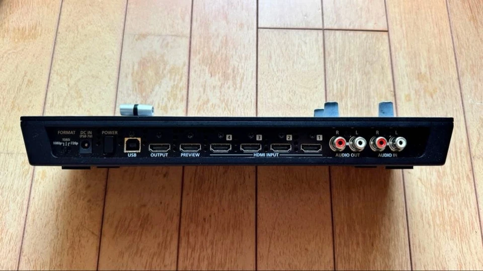 Roland V-1HD HD 4 HDMI Input Video Switcher w Built-In 12 Channel Audio Mixer - Image 4 of 4