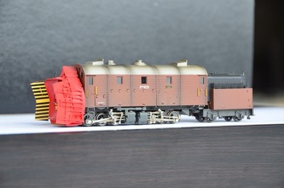 Locomotive H0 Ferro-Suisse 9213 – Déneigeuse RhB Rouge, 1:87, Fine Scale