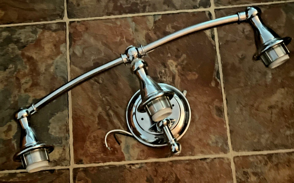 Tocador de baño ligero 3 plata resistente casa de campo con globos Foto 3 de 4