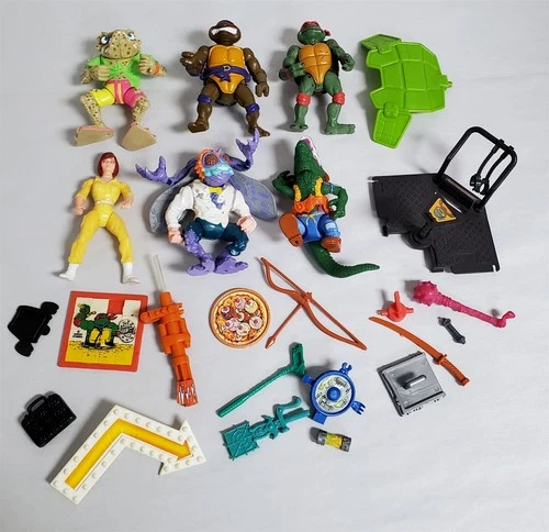D-337 VINTAGE COLLECTION OF TEENAGE MUTANT NINJA TURTLES ACTION FIGURES & ACC.!