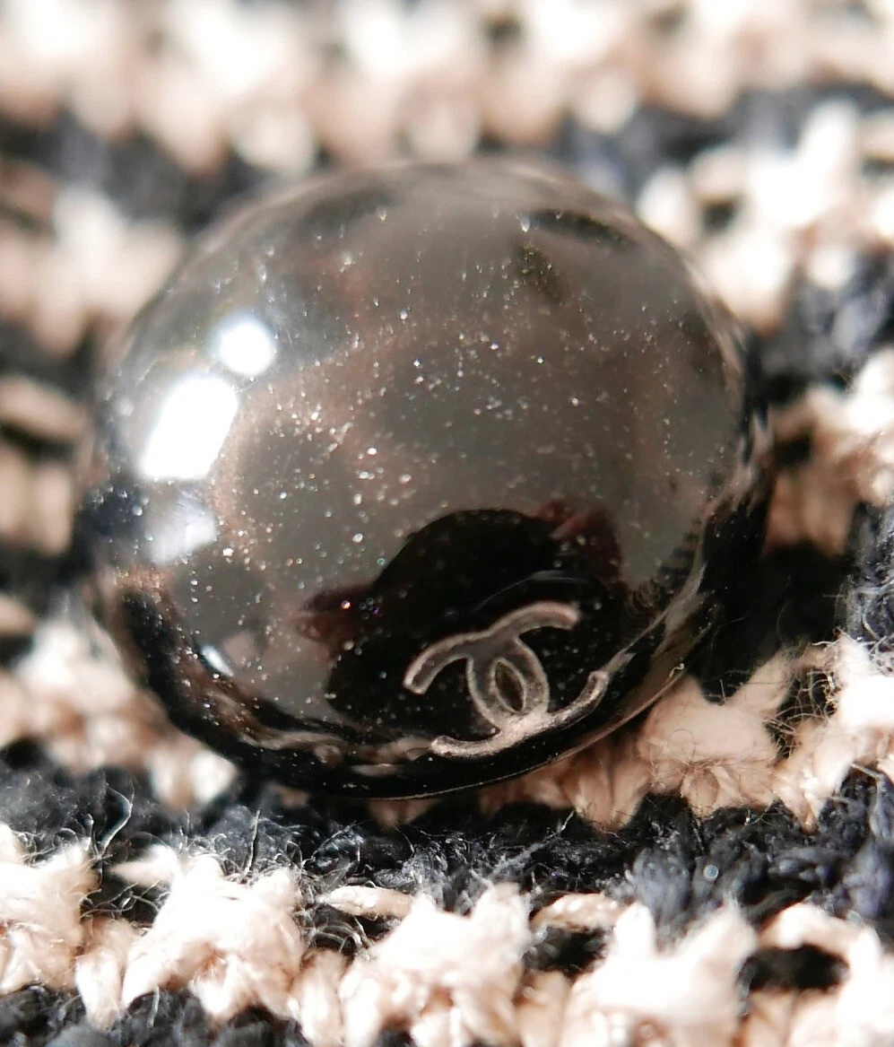 Giacca boxy Chanel Resort 2015 misto carta cotone a righe in maglia con bottoni glitter