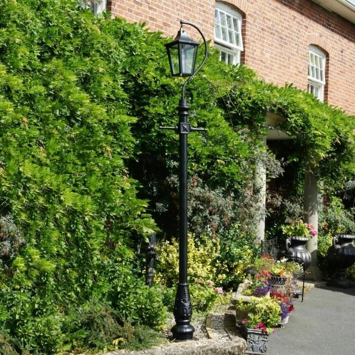 Swan neck 2024 lamp post