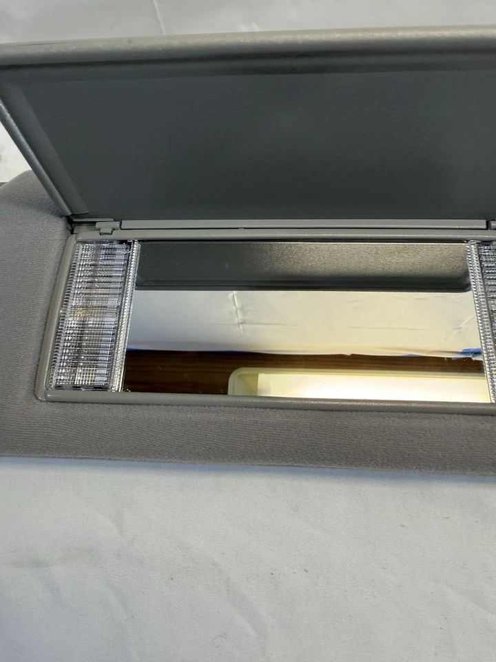 Jaguar XJ8 1998-2003 Vanden Plas lado izquierdo del conductor parasol con espejo retrovisor OEM. Foto 2 de 4