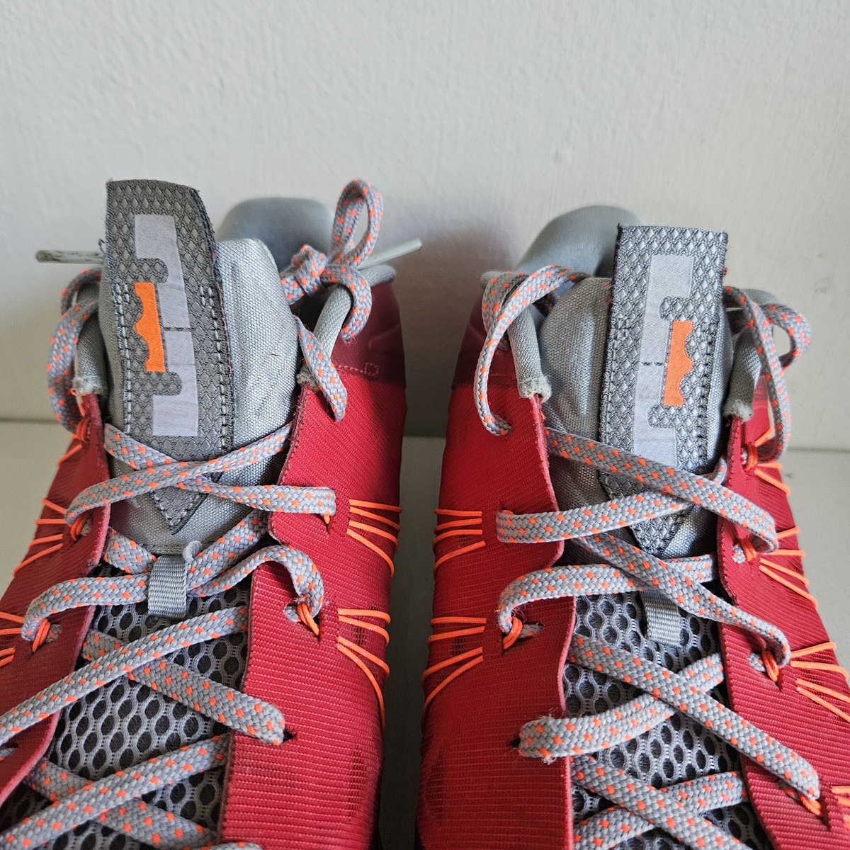 Nike Air Max Lebron James Sneakers Red Ohio State 2013 size 9.5 US Nike Air Max LeBron 10 Low Sz 13 University Red/Ohio State  main image 2