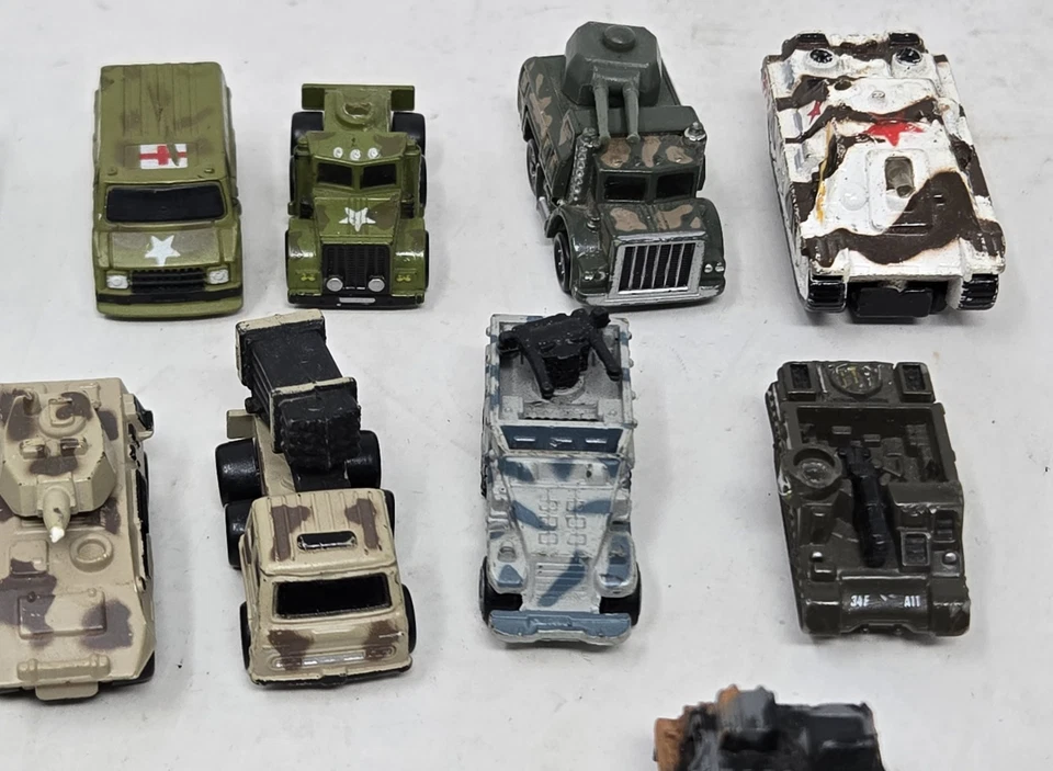 18 Vintage Micro Machines Century Military Vehicles Tanks Trucks Lot 1989 1995 - Image 4 of 4