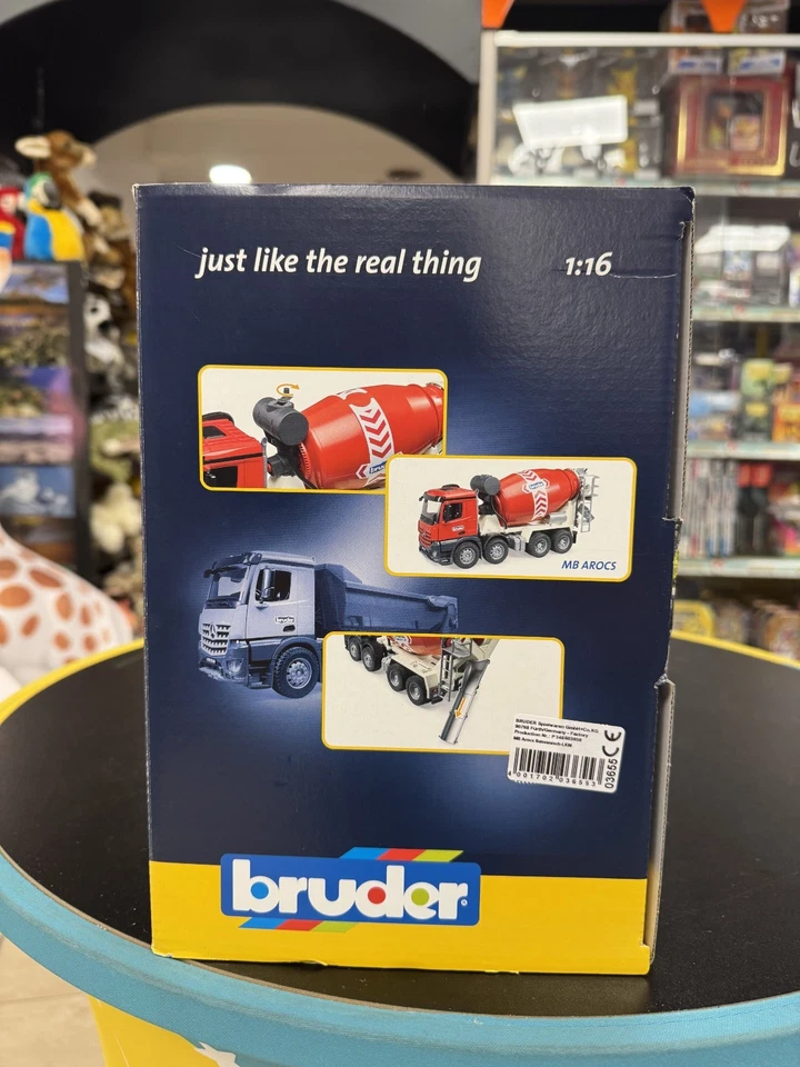 BRUDER 03655 - scala 1:16 - CAMION BETONIERA MERCEDES BENZ AROCS ROSSA - NUOVO - Immagine 4 di 4