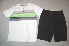 Boys WHITE HENLEY S/S T-SHIRT Lime Gray Chest Stripe BLACK CARGO SHORTS Size 5