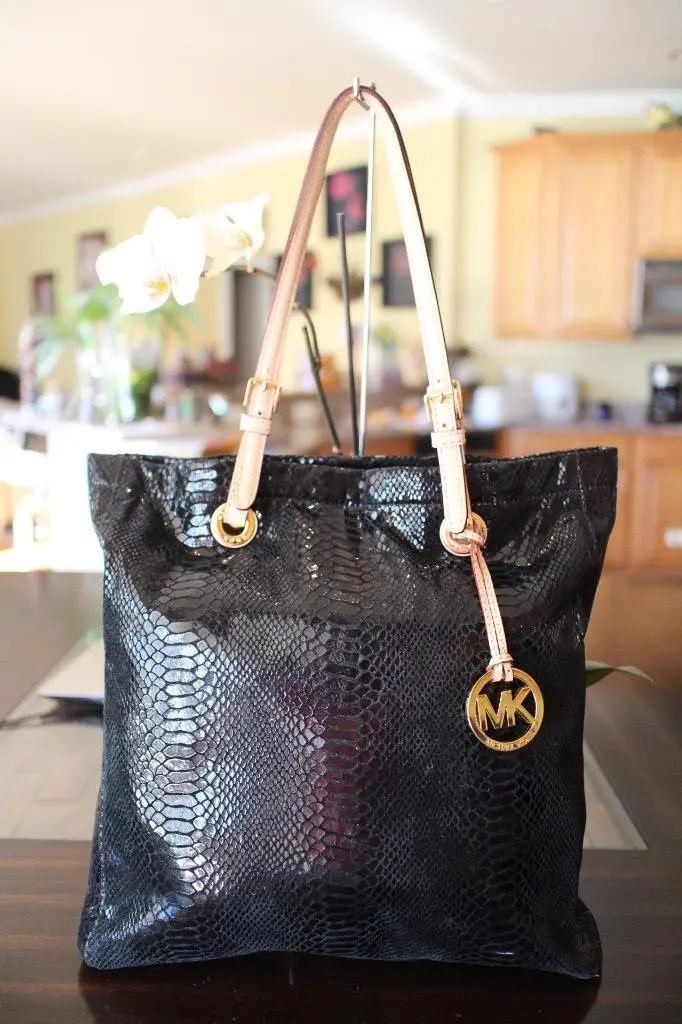 Burlas Peculiar Reclamación Michael Kors black python patent JET SET leather tote bag (PU100 | eBay