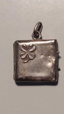 pendentif médaillon livre à