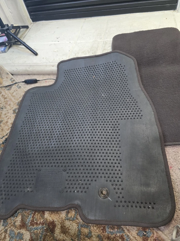 Tapetes de assoalho dianteiros Dodge Ram 1500 fabricante de equipamento original 2013-2014-2015-2016-2017-2018 - Imagem 4 de 4