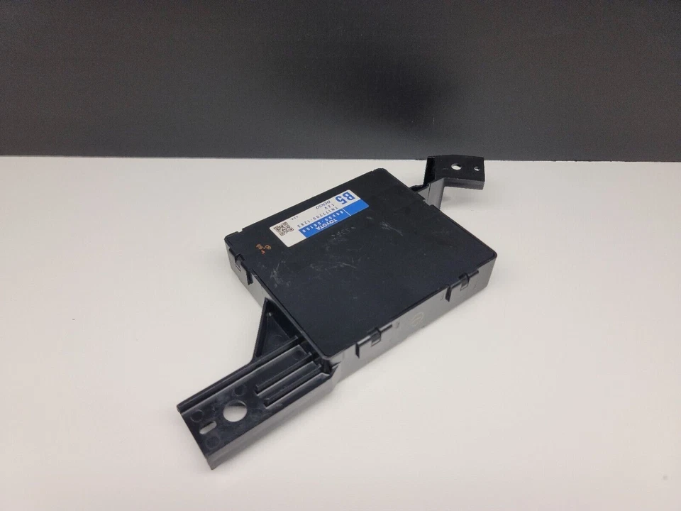 2011-2013 TOYOTA SIENNA Temperature Air Amplifier Control Module 88650-08150 OEM - Image 3 of 4